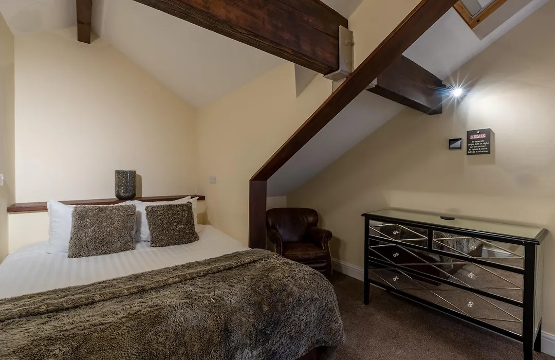 Lakes Hotel & Spa-1