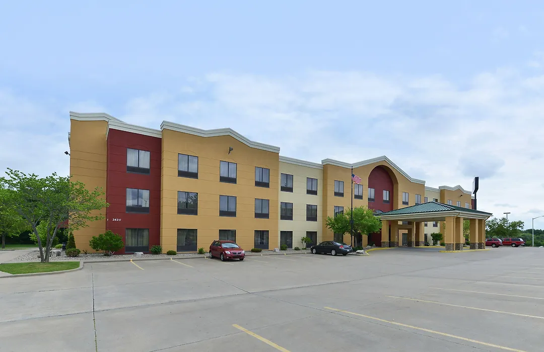 Comfort Suites Near Route 66-1