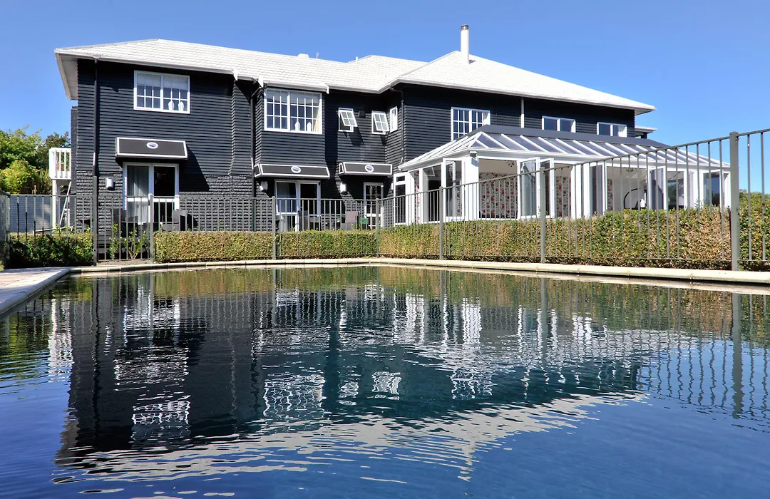 Black Swan Lakeside Boutique Hotel-1