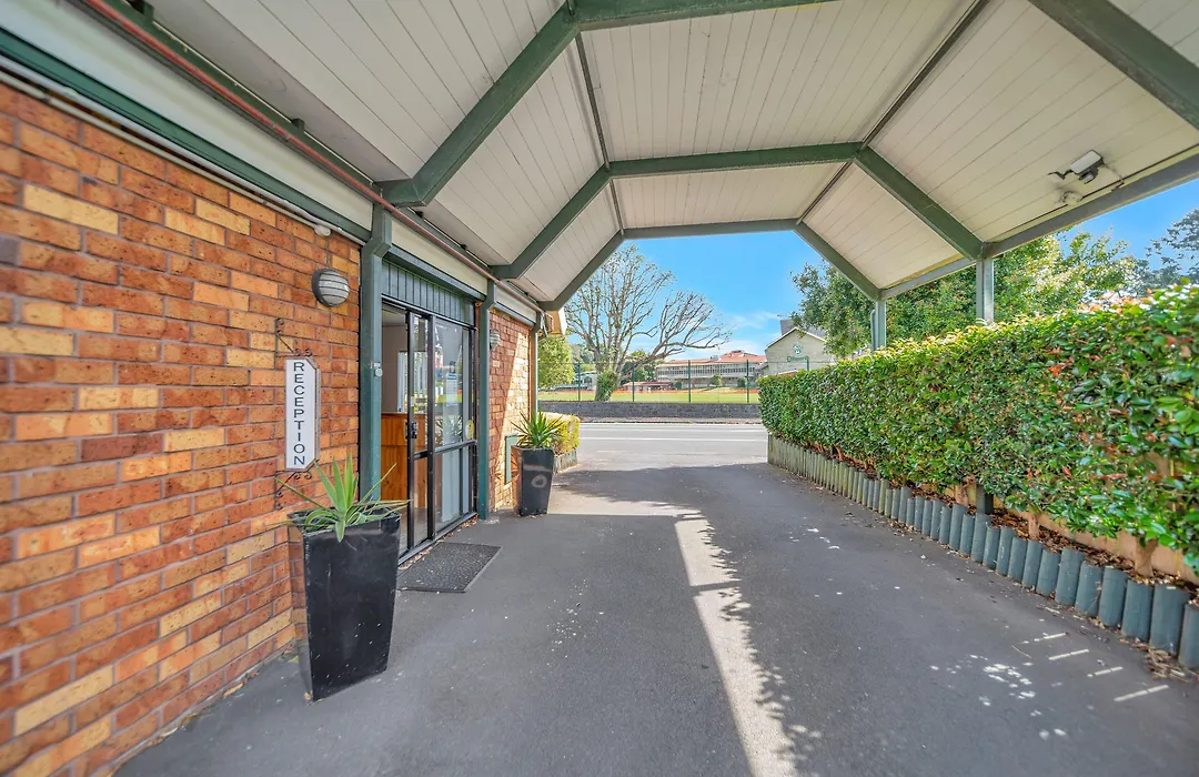 Tudor Court Motor Lodge-1