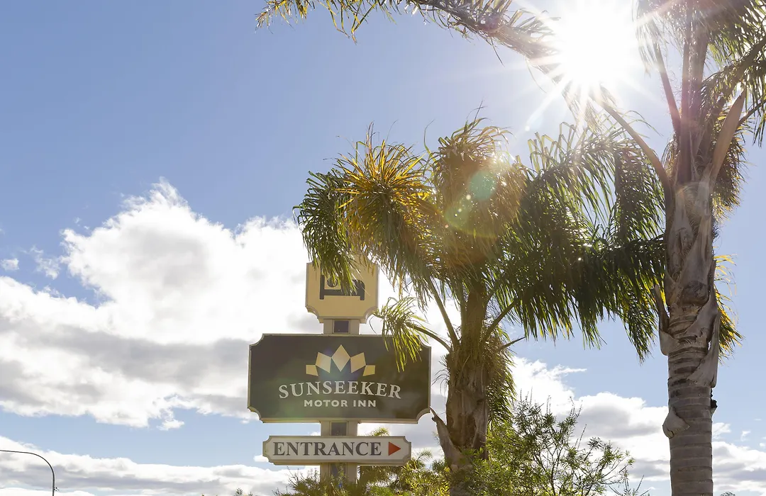 Sunseeker Motor Inn-1
