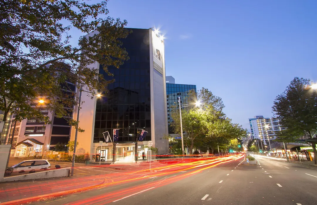 Vr Queen Street Hotel & Suites-1
