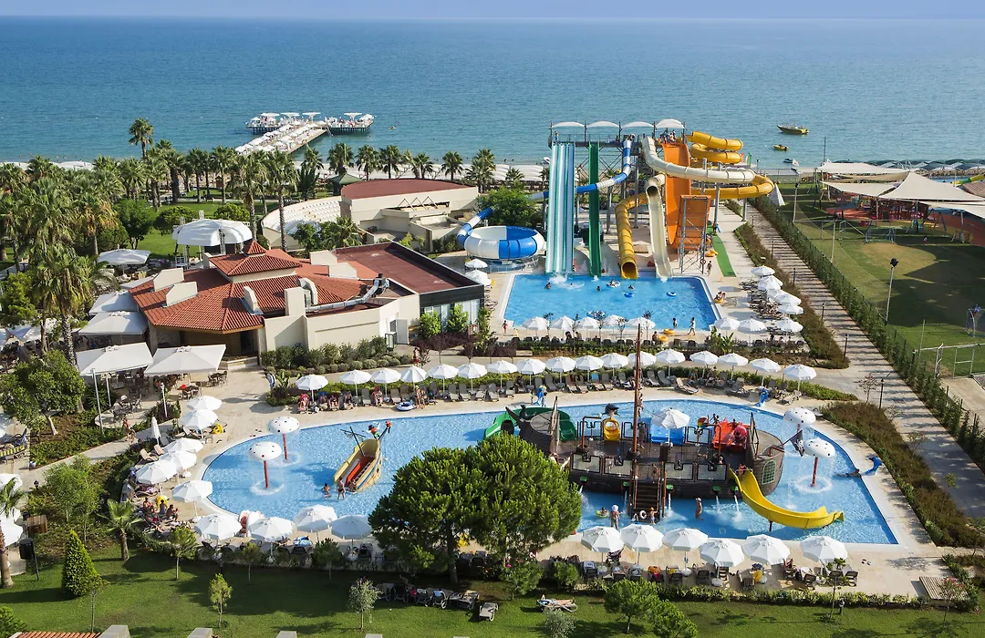 Bellis Deluxe Hotel & Heated For Winter Aqua Park-1