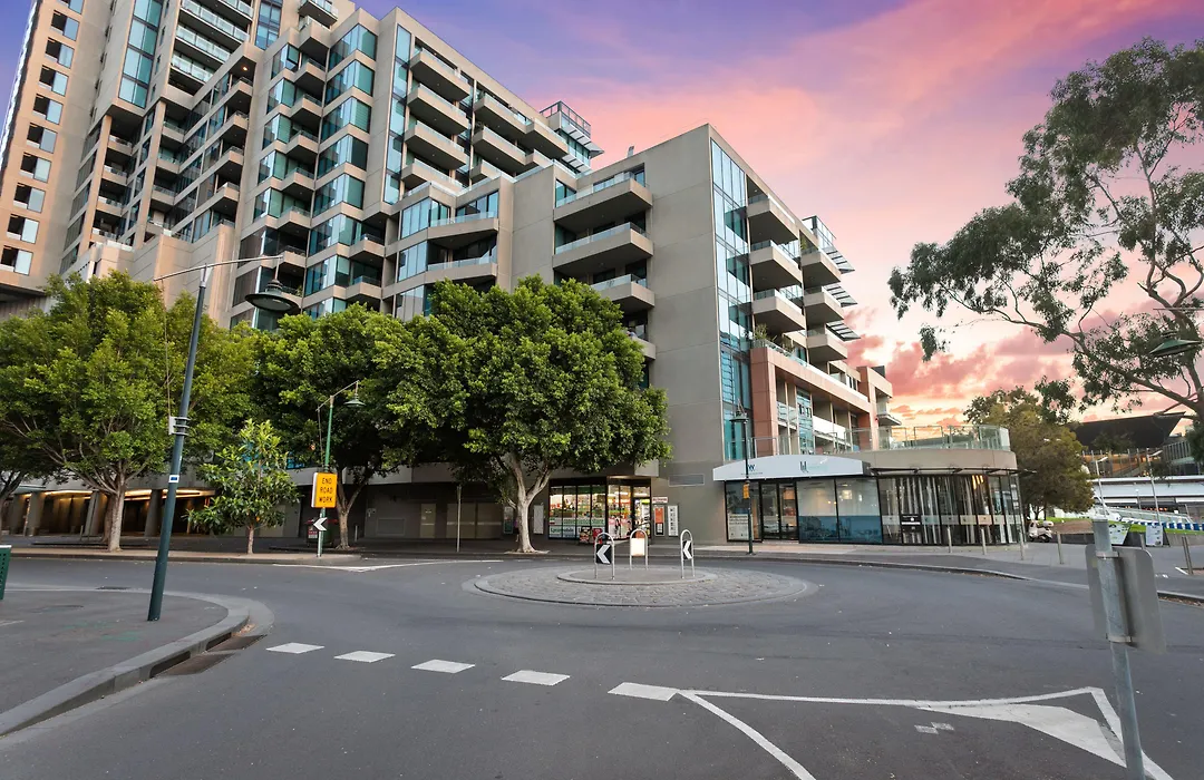 Waterfront Melbourne Apartments-1