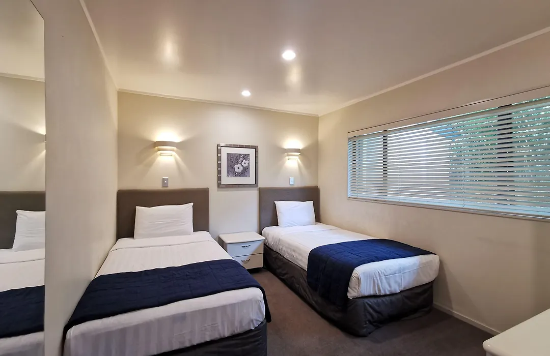 Cornwall Park Motor Inn-1