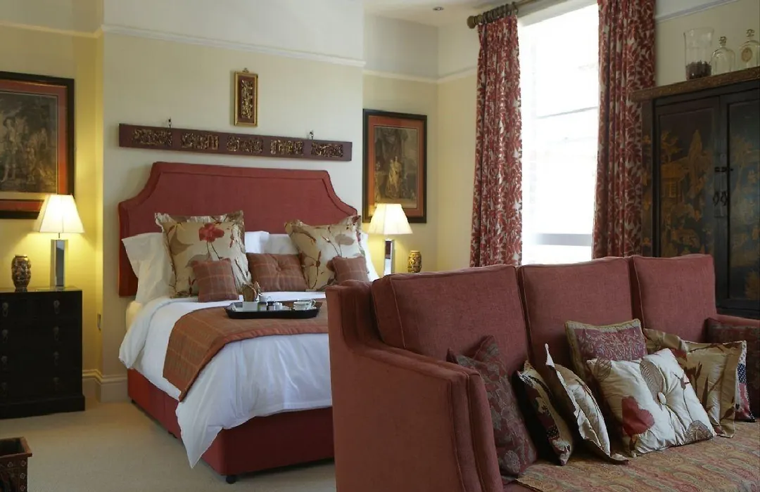 Gilbey'S Bar, Restaurant & Townhouse-1
