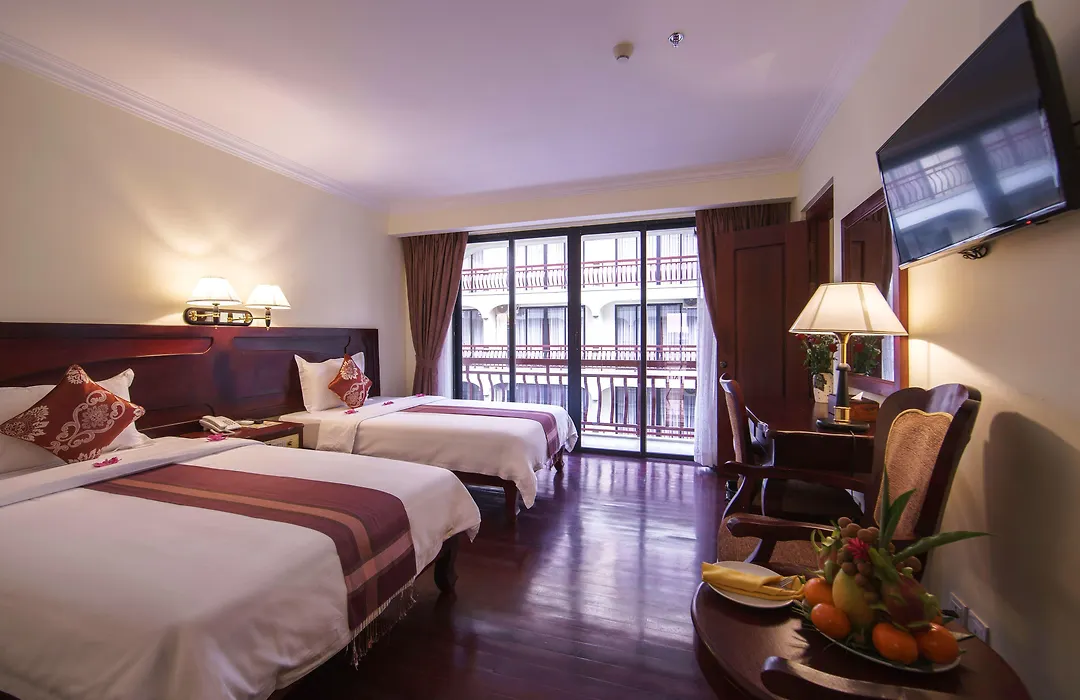 Smiling Deluxe Hotel-1