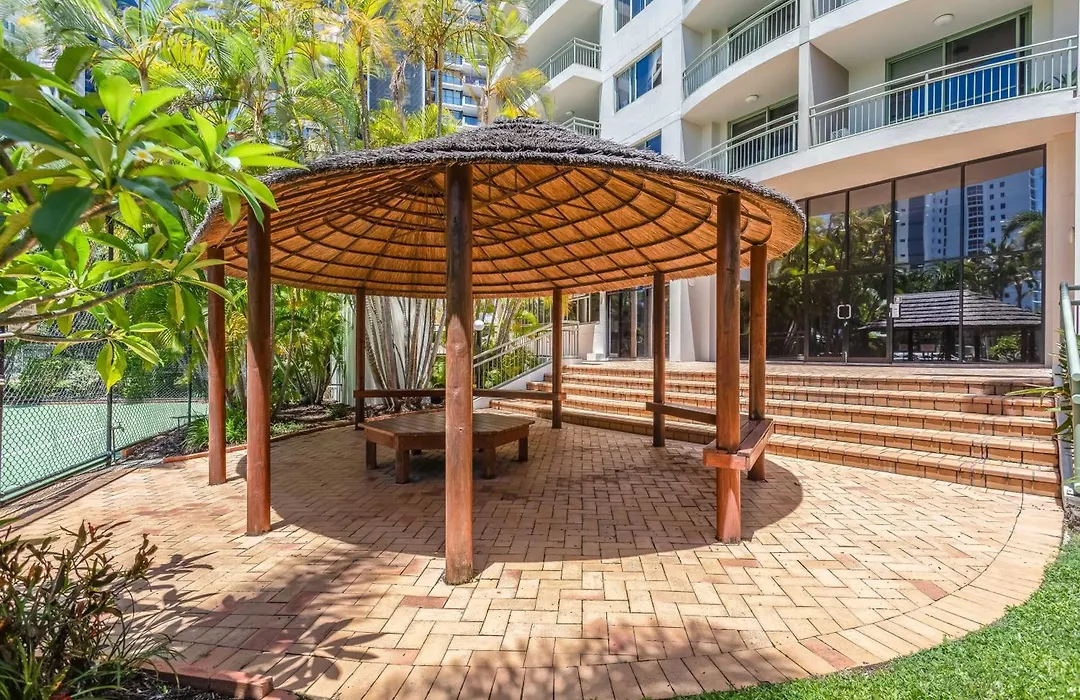 The Meriton Apartments On Main Beach-1
