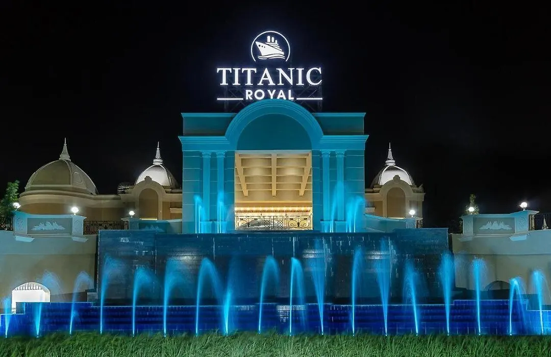 Titanic Royal-Families And Couples Only-1
