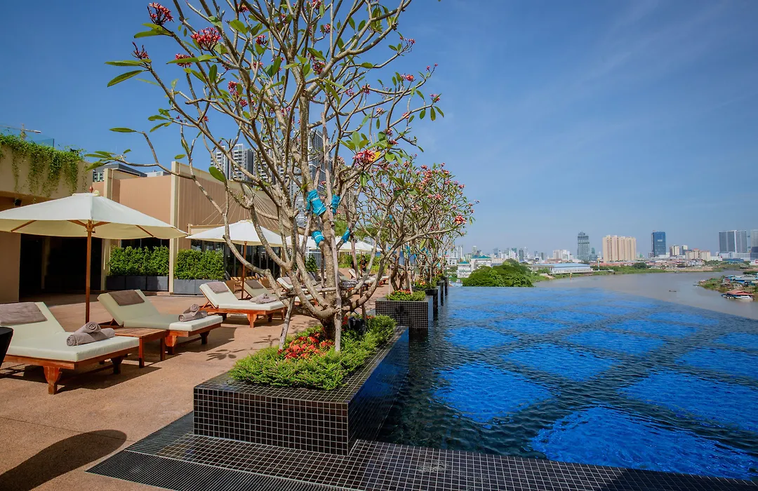 Sun & Moon, Riverside Hotel-1