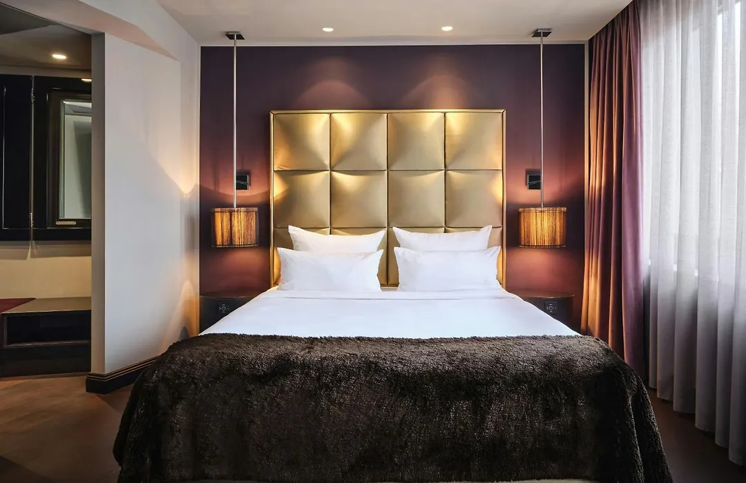 Roomers Frankfurt Central, Autograph Collection-1