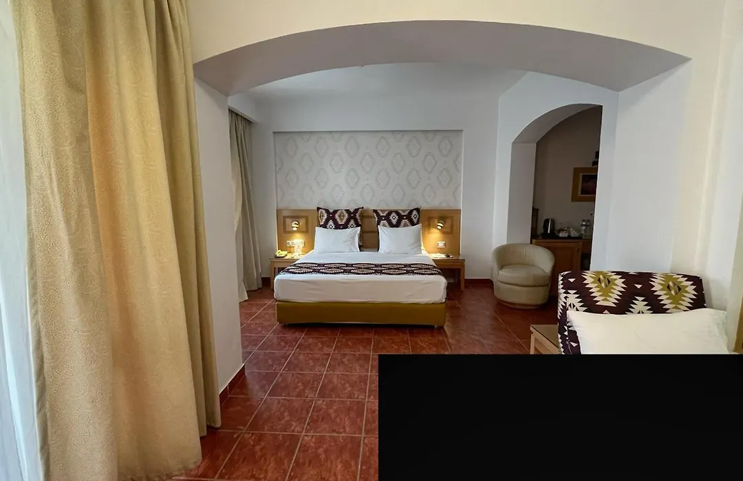 Tamra Beach Resort-1