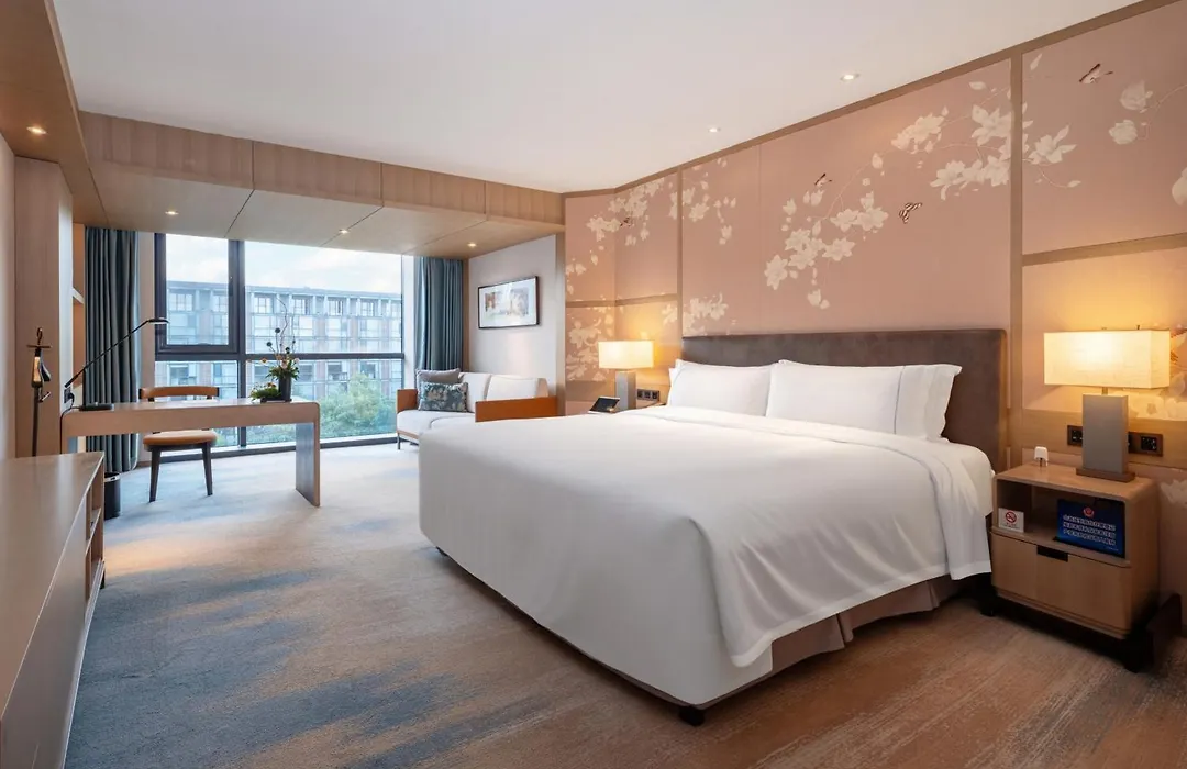 The Lakeview Hotel-1