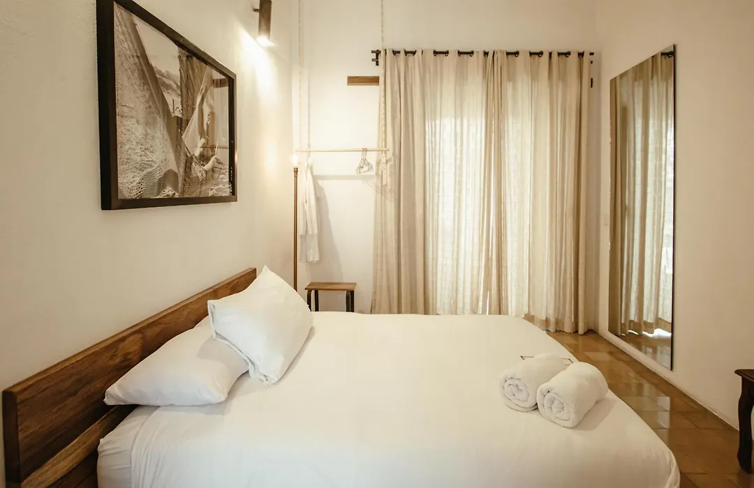 Hotel Sin Nombre-1
