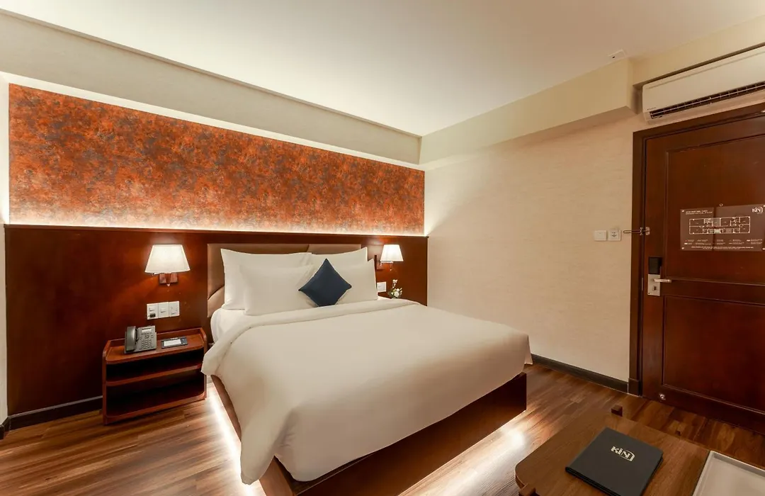 Kin Hotel Ly Tu Trong Edition-1