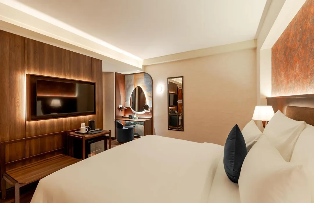 Kin Hotel Ly Tu Trong Edition-1