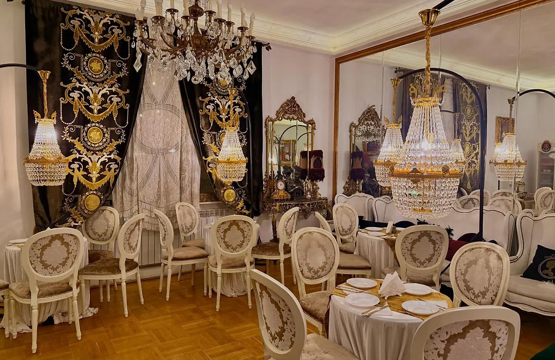 Conacul Coroanei Luxury Boutique-1