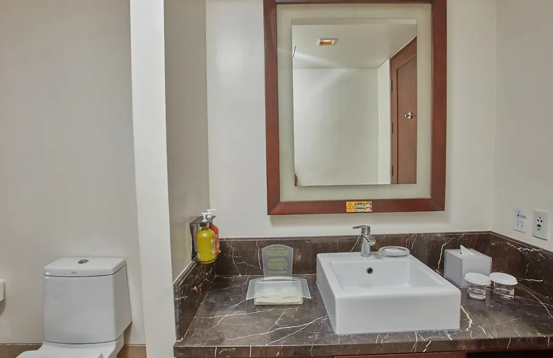Holiday Inn & Suites Makati By Ihg-1