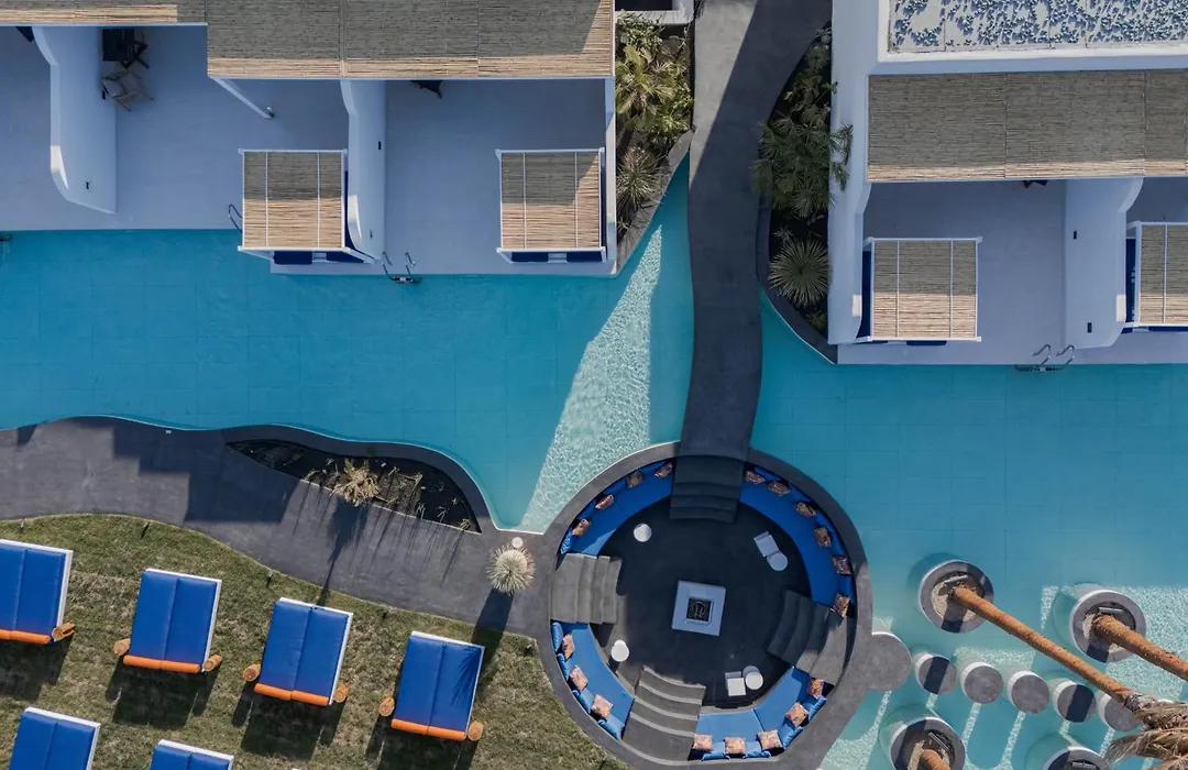 Cresanto Luxury Suites-1