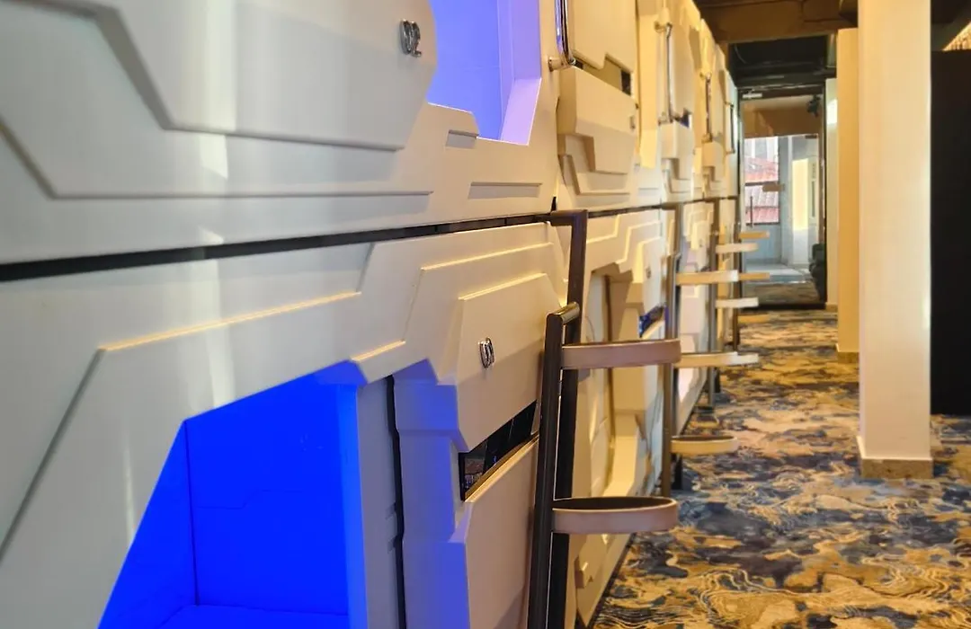 Trivpods Capsule Hotel-1