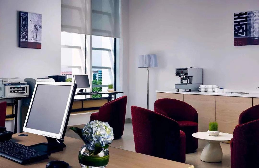 Grand Mercure Danang - 10 Minutes To Airport & 200M To Bach Dang Walking Street-1