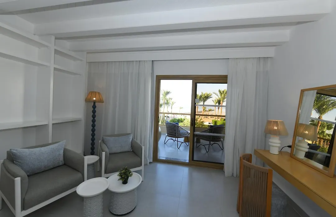 Coral Sea Holiday Resort & Aqua Park-1