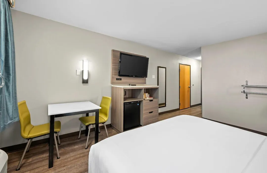 Econo Lodge Inn & Suites Santa Fe South-1