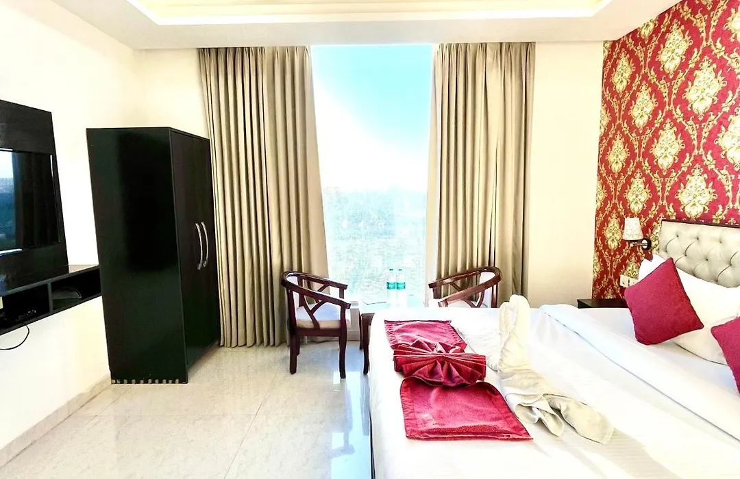 Hotel Lycoris Zirakpur Chandigarh !! Main Highway Hotel ! Lift ! Large Parking ! Premium Ac Rooms ! Traveler Choice-1