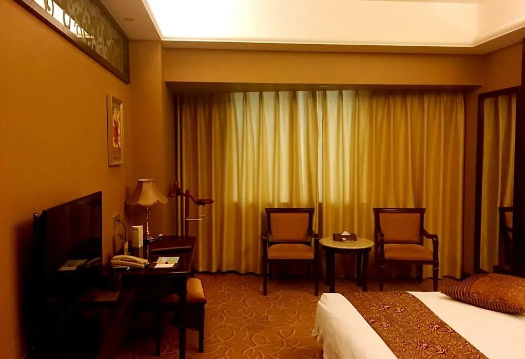 Green Land Hotel-1