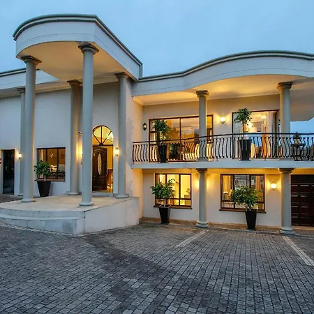 Sanchia Luxury Guest House-3