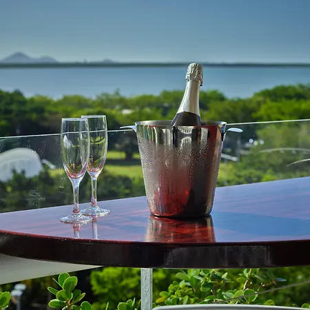 Hilton Cairns-3