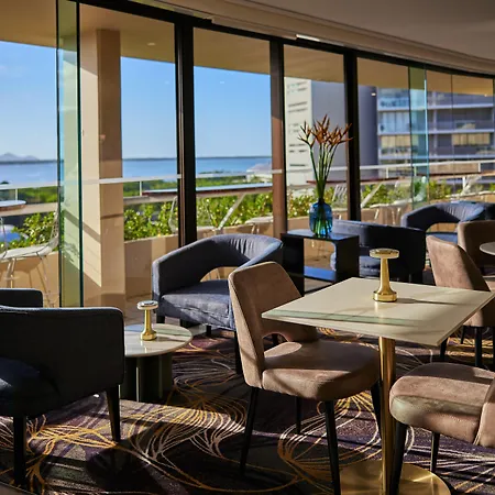 Hilton Cairns-3