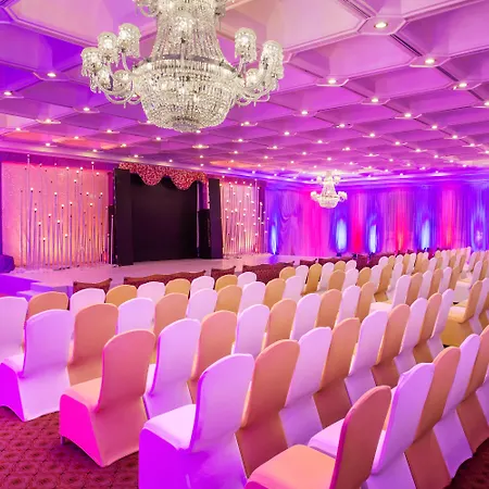 Crowne Plaza Chennai Adyar Park-3