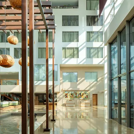 Radisson Blu Plaza Hotel Hyderabad Banjara Hills-3