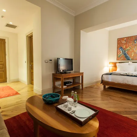 Tomtom Suites-2