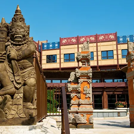 Disney Explorers Lodge-2