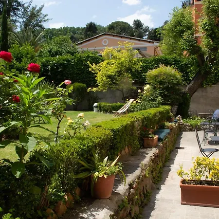 Villa Riari Garden-2