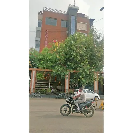 Hotel Jb Skyhilton Inn, Alambagh-3