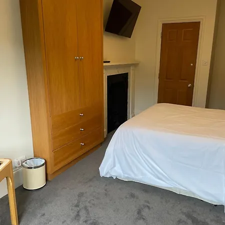 Kennington B & B-3