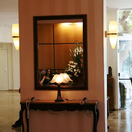 The Seasons Hotel -Studio & Suite-2