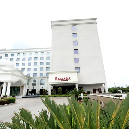 Ramada By Wyndham Lucknow Hotel And Convention Center-2
