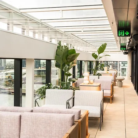 Vibe Hotel Melbourne-3