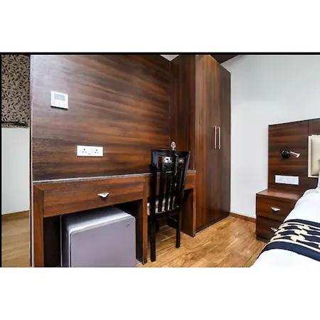 Hotel Jb Skyhilton Inn, Alambagh-2