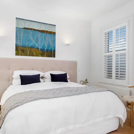 Sullivans Cove Apartments-2
