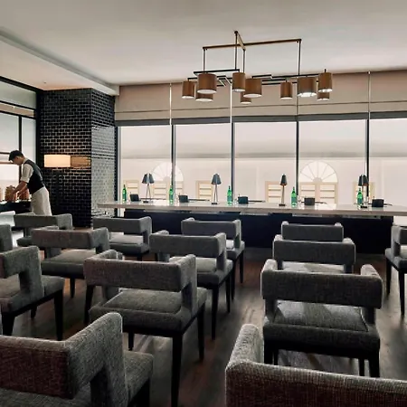 Hotel Stripes Kuala Lumpur, Autograph Collection-2
