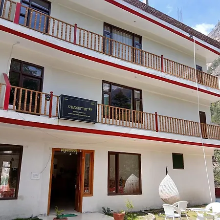 Shangri-La Rooms & Restaurant-3