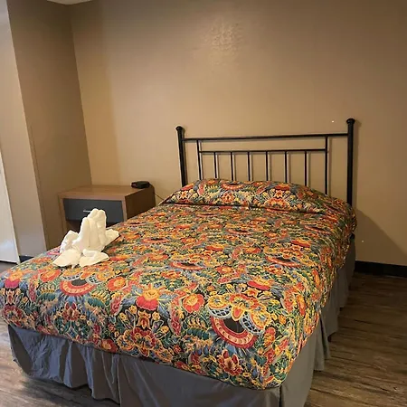 Live In Lodge Marietta-3