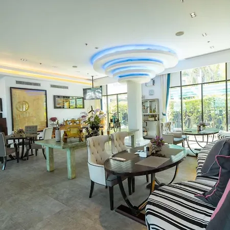 Wave Hotel Pattaya-2