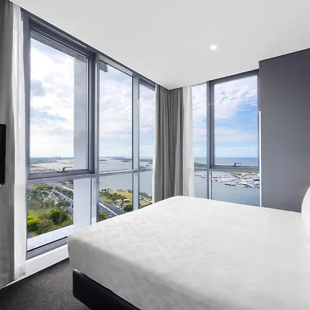 Meriton Suites Southport-2