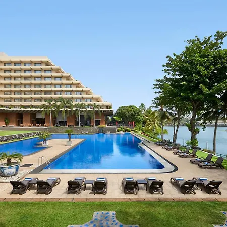 Cinnamon Lakeside-2